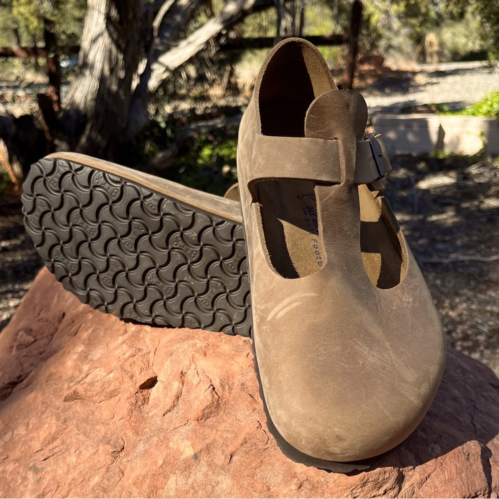 NWOT Birkenstock Paris Shoe in Taupe Leather - 41 soft footbed